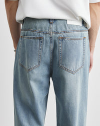 Avslappnad passform tvättade denimjeans
